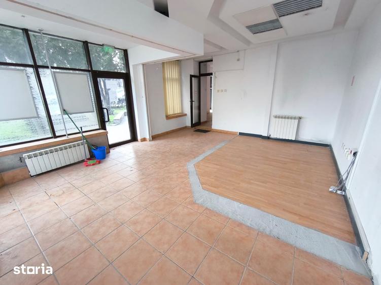 Spațiu comercial, de 146 mp, în Capitol