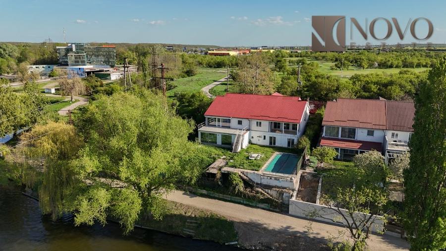 Casă individuală cu 11 camere cu Piscina în Tâncăbești