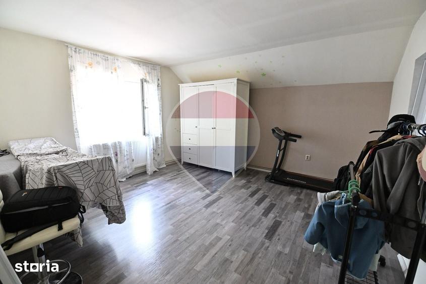 Casă cu 7 camere cu Teren 400 Mp în Bariera Vâlcii