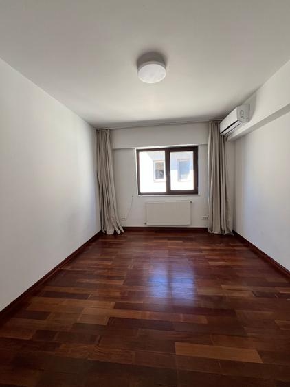 Casă individuală cu 5 camere cu Teren 270 Mp în Pipera
