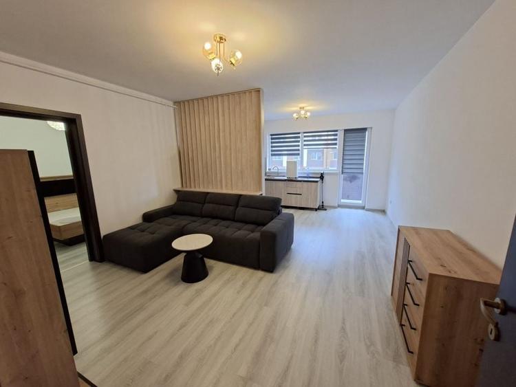 Apartament cu 2 camere semidecomandat, mobilat în Sânpetru