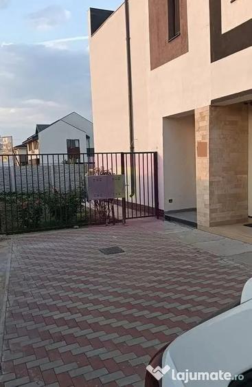 Casă cu 4 camere cu Teren 150 Mp în Central
