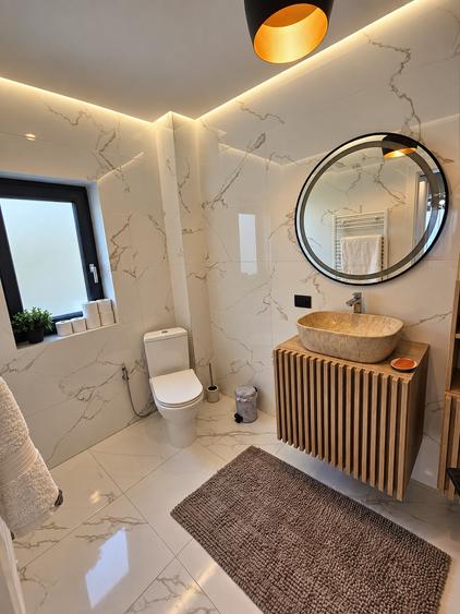 Casă cu 6 camere cu Piscina în Tunari