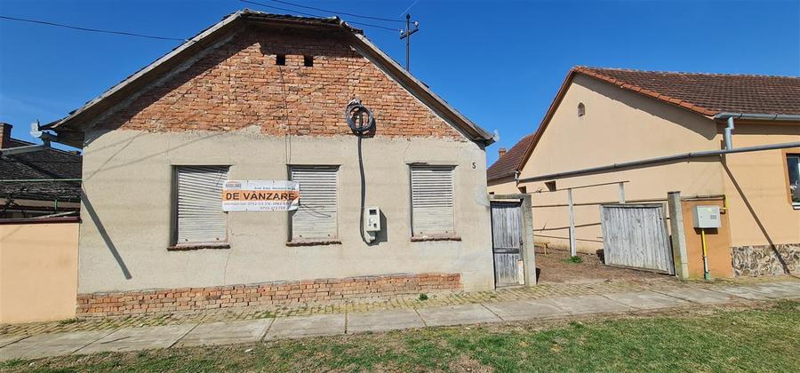 Casă individuală cu 4 camere cu Canalizare în Central