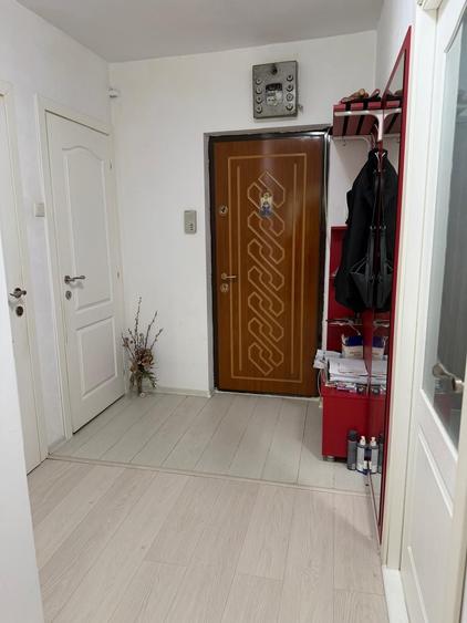Apartament cu 3 camere decomandat în Valea Rosie