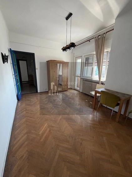 Garsonieră decomandată în Romană