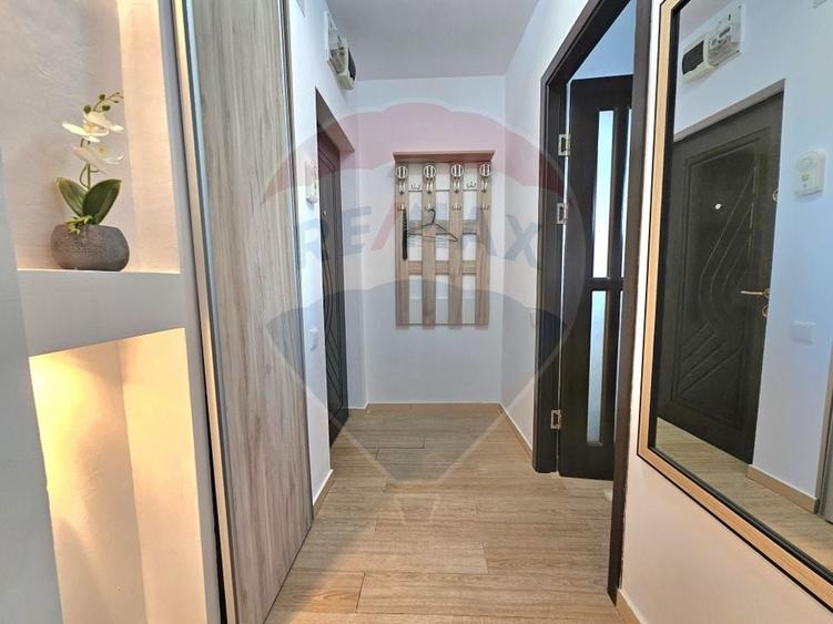 Apartament cu 2 camere semidecomandat, mobilat în City Park Mall