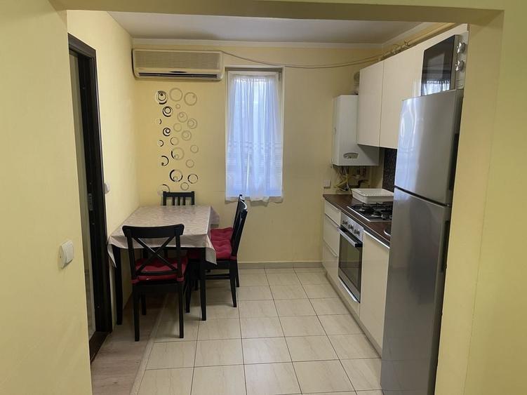 Apartament cu 3 camere decomandat în Central