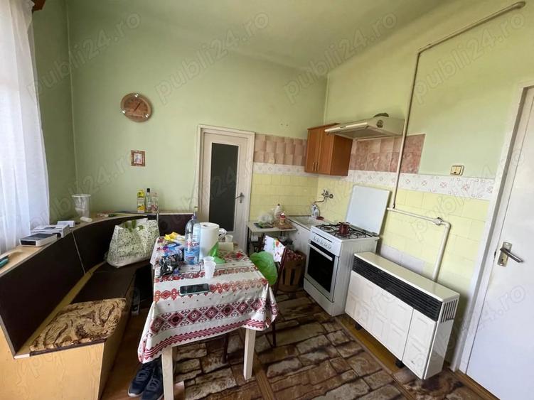 Casă cu 3 camere cu Teren 200 Mp în Central