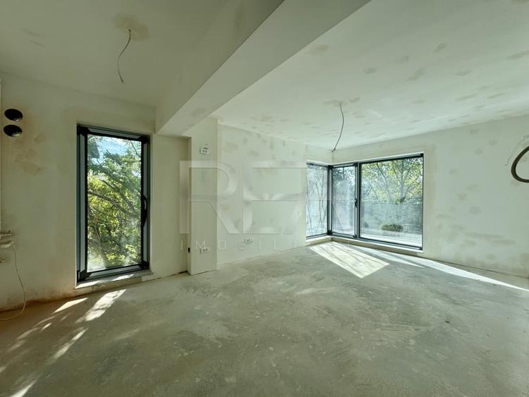 Apartament cu 3 camere decomandat în Matei Voievod