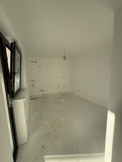 Casă cu 3 camere în Valea Adâncă