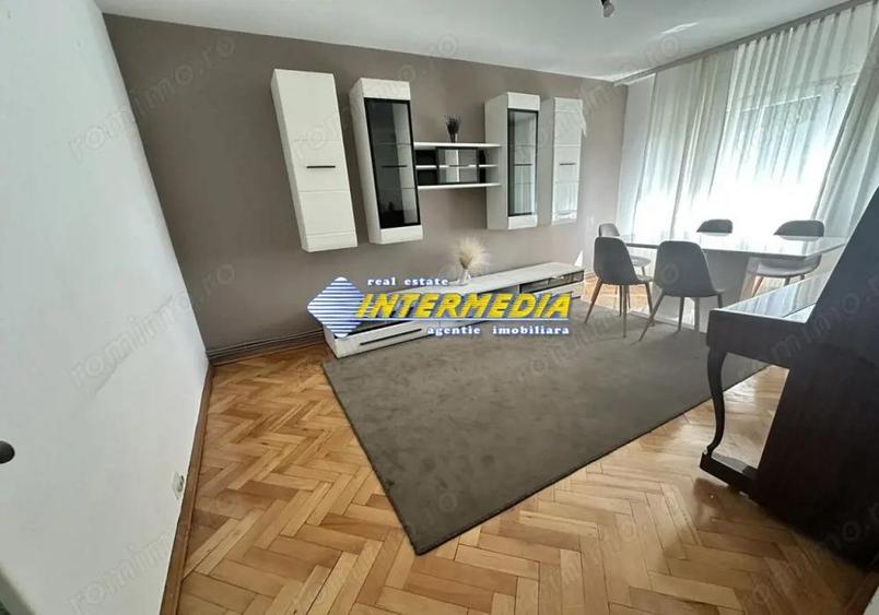 Apartament cu 4 camere decomandat în Cetate
