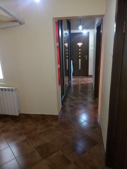 Închiriez apartament 3 camere - 7