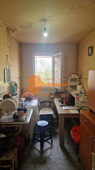 Apartament cu 2 camere semidecomandat, mobilat în Giurgiului