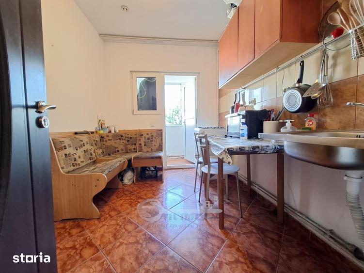 Apartament cu 2 camere decomandat în Nicolina