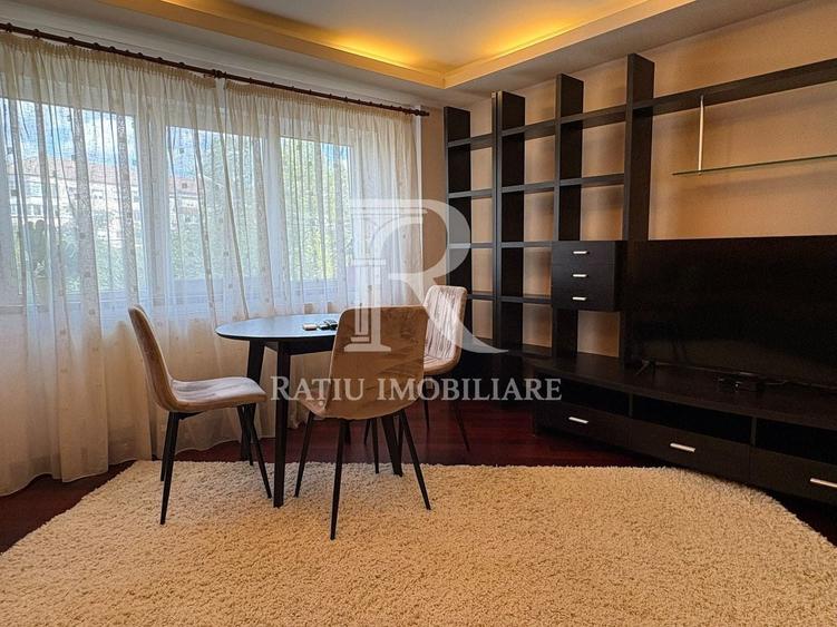 Apartament cu 3 camere decomandat, mobilat în Dacia