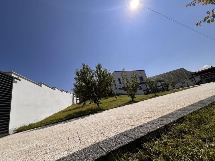 Casă cu 4 camere în Plaiul Vulcanești