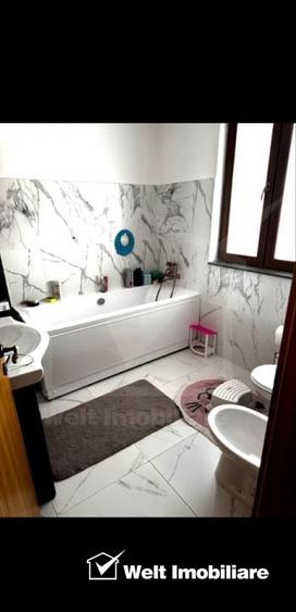 Casă individuală cu 5 camere cu Canalizare în Apahida