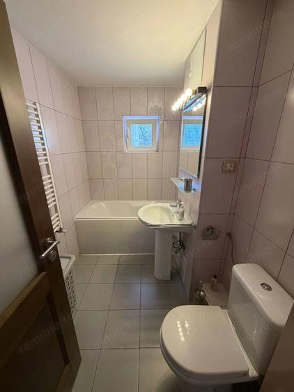 Apartament cu 3 camere semidecomandat în Girocului