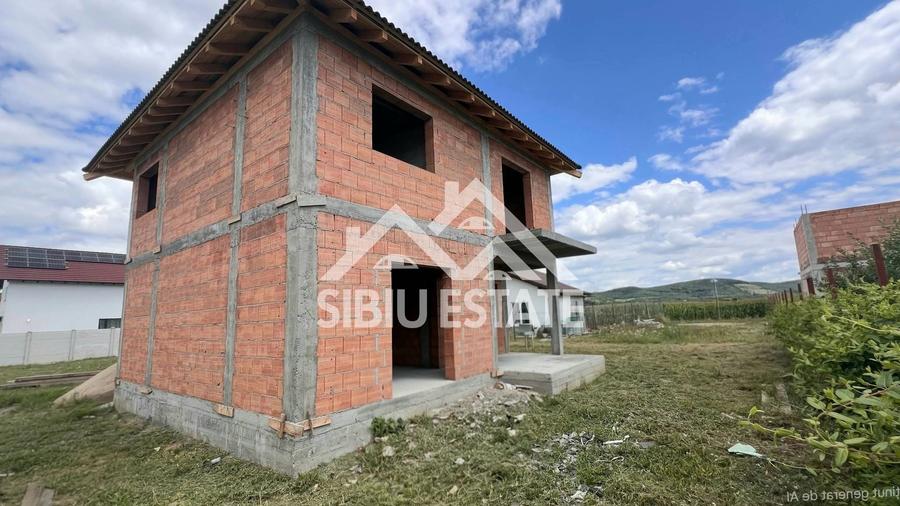 Casă individuală cu 4 camere cu Canalizare în Cristian
