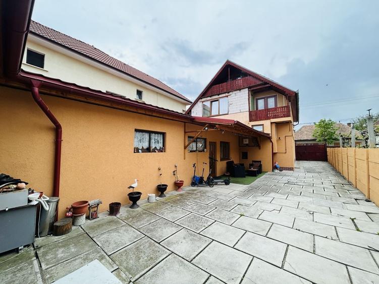 Casă individuală cu 5 camere cu Canalizare în Piața Cluj