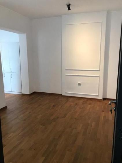 Casă individuală cu 8 camere cu Canalizare în Kiseleff