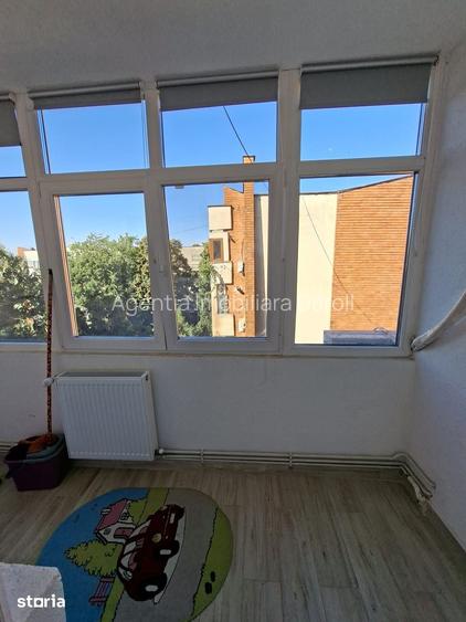 Apartament trei camere, et. 3/4, C-tin Brancu?i-Curtea de Apel