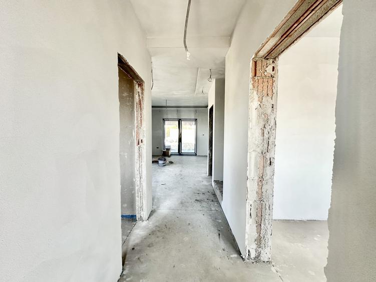 Duplex cu 5 camere cu Canalizare în Moșnița Nouă