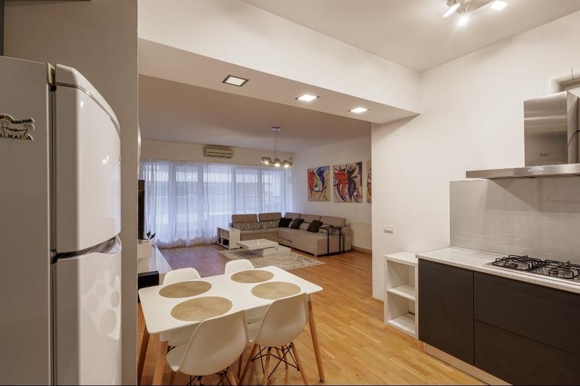 Apartament cu 3 camere, mobilat în Central