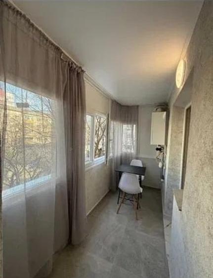 Apartament cu 3 camere decomandat, mobilat în Nicolina