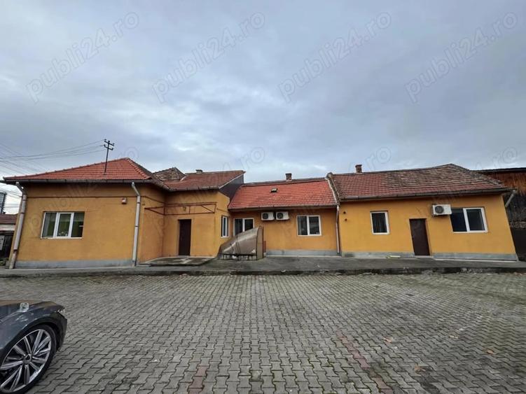 Casă cu 5 camere în Central