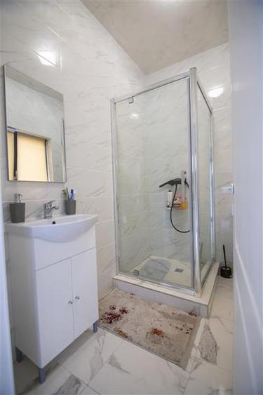 Casă individuală cu 5 camere cu Canalizare în Periferie