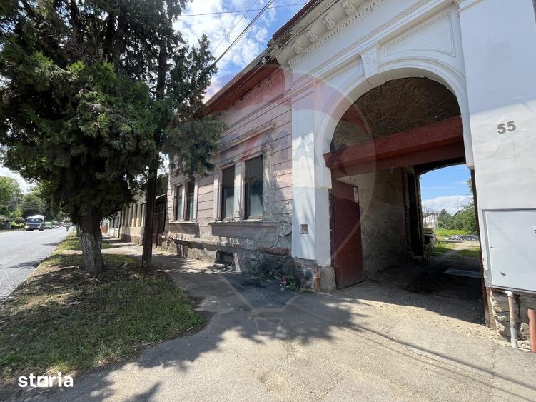 Casă cu 5 camere cu Teren 1141 Mp în Central