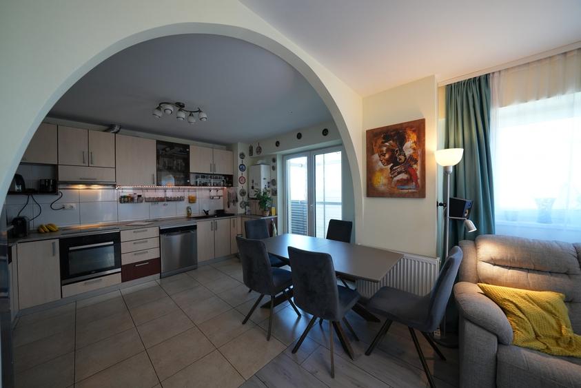 Apartament cu 5 camere decomandat, mobilat în Basarabia