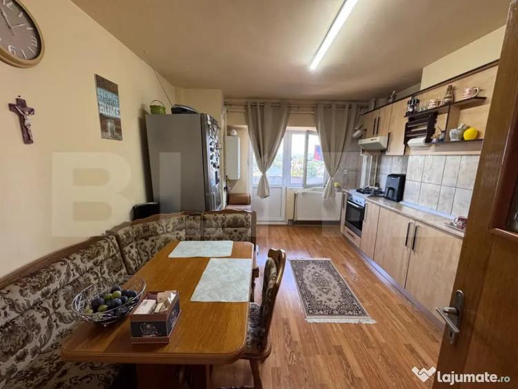 Apartament cu 3 camere decomandat în Micro 11