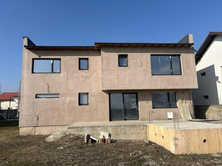 Casă cu 4 camere în Strejnicu