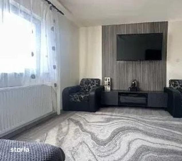 Casă cu 4 camere decomandat cu Teren 688 Mp în Unirii