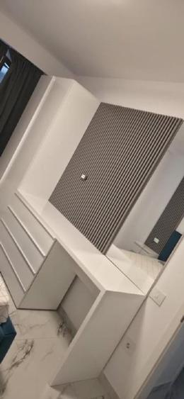 Apartament cu 3 camere decomandat, mobilat în Palazu Mare