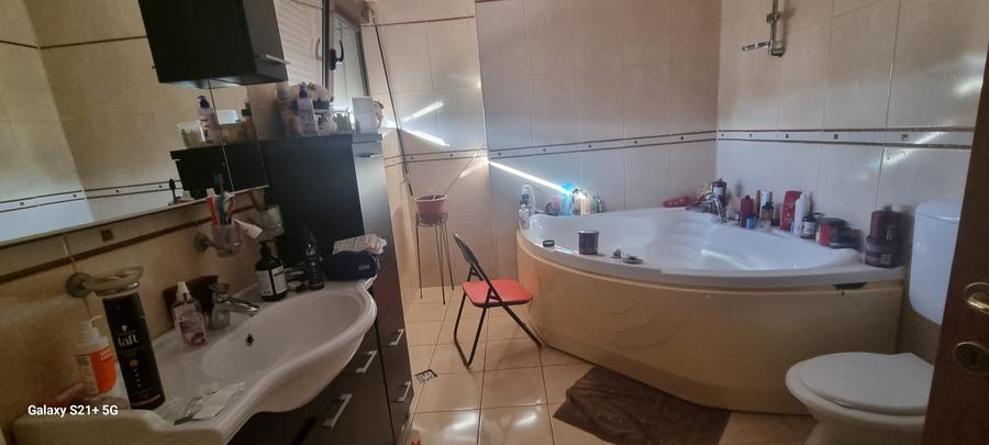 Casă cu 6 camere cu Piscina în Drumul Taberei