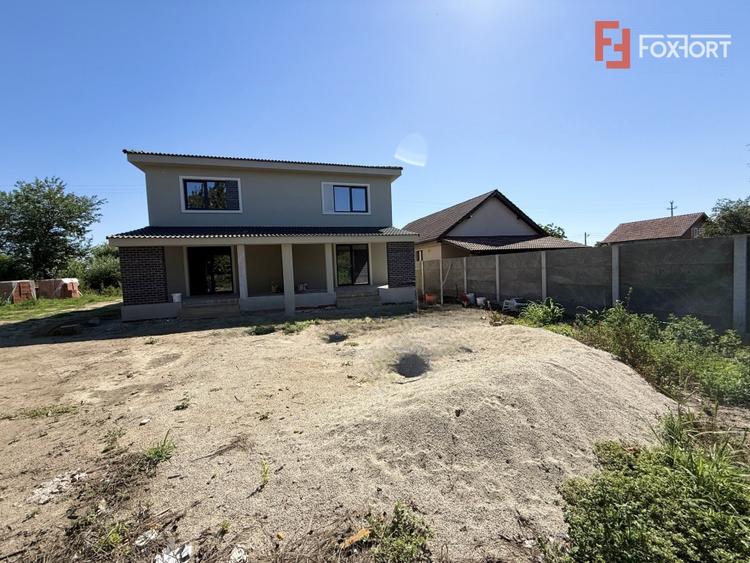 Duplex cu 5 camere cu Canalizare în Sânmihaiu Român