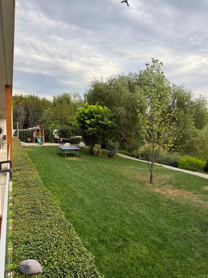 Apartament cu 3 camere semidecomandat în Băneasa