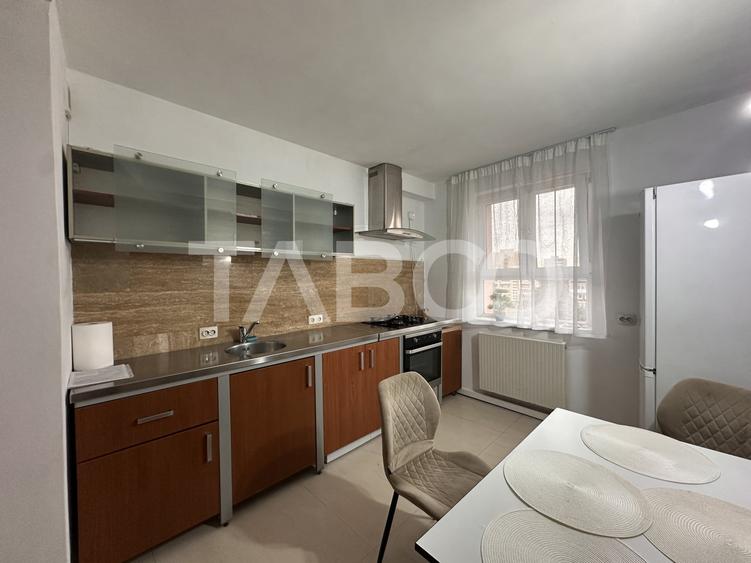 Apartament cu 3 camere decomandat, mobilat în Mihai Viteazul