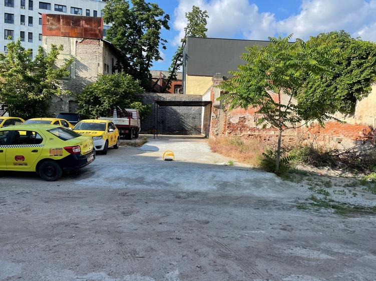 Teren agricol intravilan de 1950 mp, în Parcul Carol