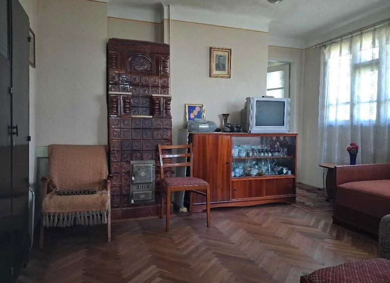 Casă individuală cu 2 camere cu Teren 303 Mp în Câmpina