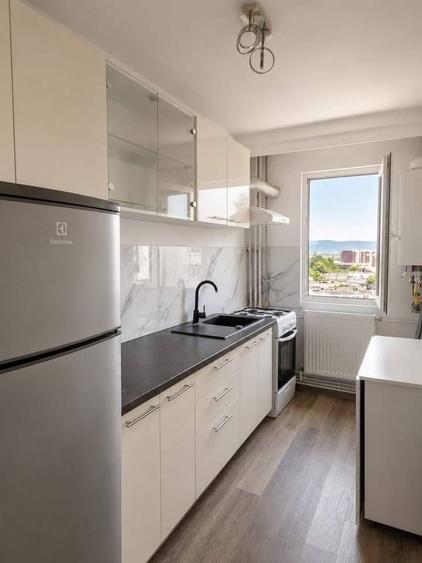 Apartament cu 3 camere semidecomandat în Central