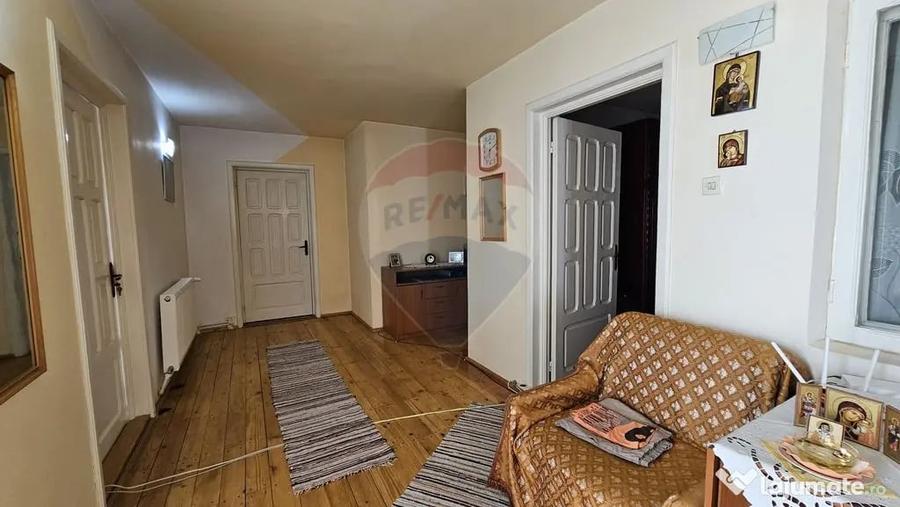 Casă cu 5 camere cu Teren 2078 Mp în Bogata