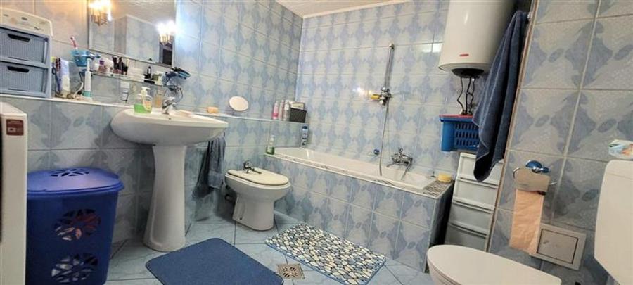 Casă individuală cu 8 camere cu Canalizare în Apoldu de Jos