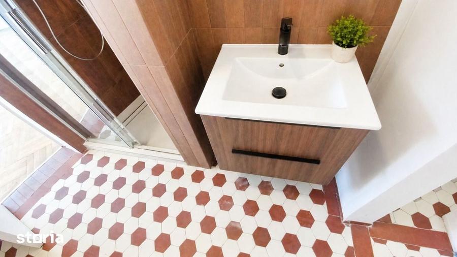 Apartament cu 4 camere decomandat în Universitate