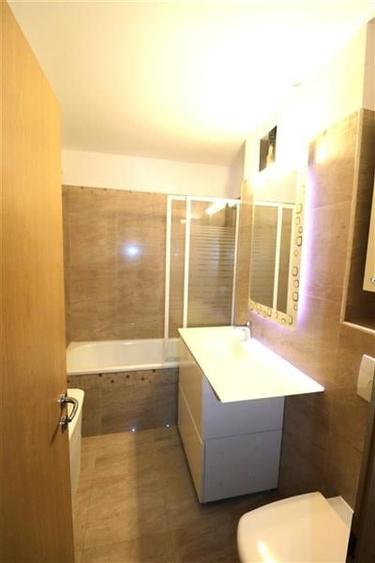 Apartament cu 3 camere decomandat în Lipovei