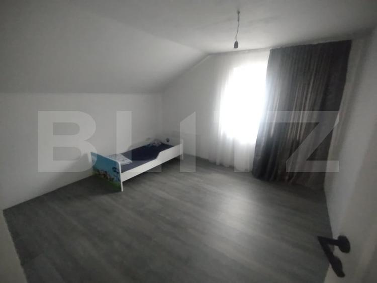 Casă individuală cu 5 camere cu Garaj în Beclean